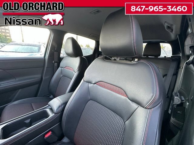 Used 2025 Nissan Kicks SR FWD image 9