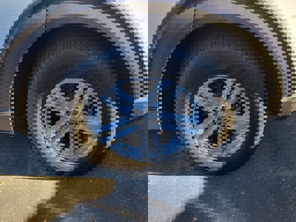 Used 2022 Ford Explorer XLT w/ Equipment Group 202A image 3