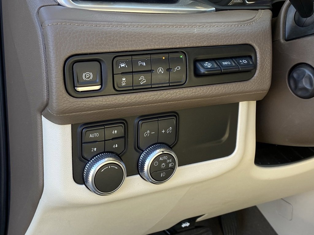 Used 2021 GMC Yukon Denali w/ Advanced Technology Package image 12