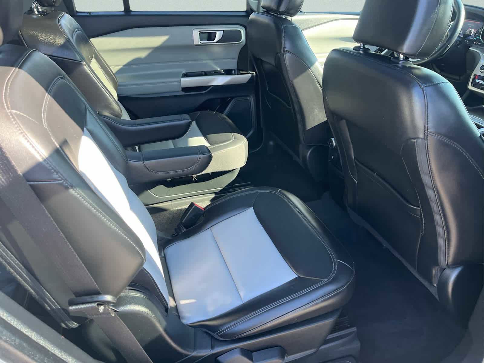 Used 2022 Ford Explorer XLT w/ Equipment Group 202A image 19