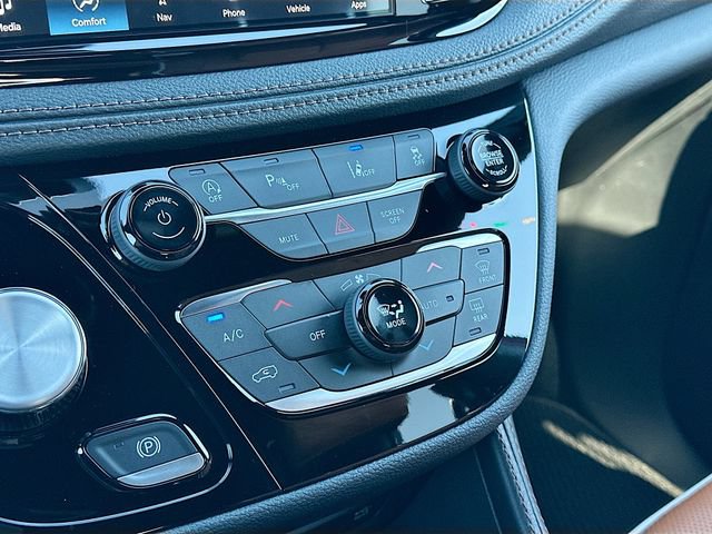 New 2026 Chrysler Pacifica Pinnacle w/ Trailer Tow Group AWD/4WD image 12