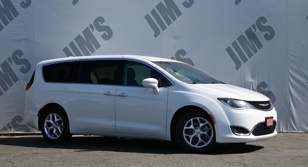 Used 2020 Chrysler Pacifica Touring w/ Tire & Wheel Group FWD image 3