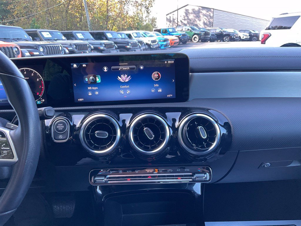 Used 2025 Mercedes-Benz CLA 250 4MATIC image 16