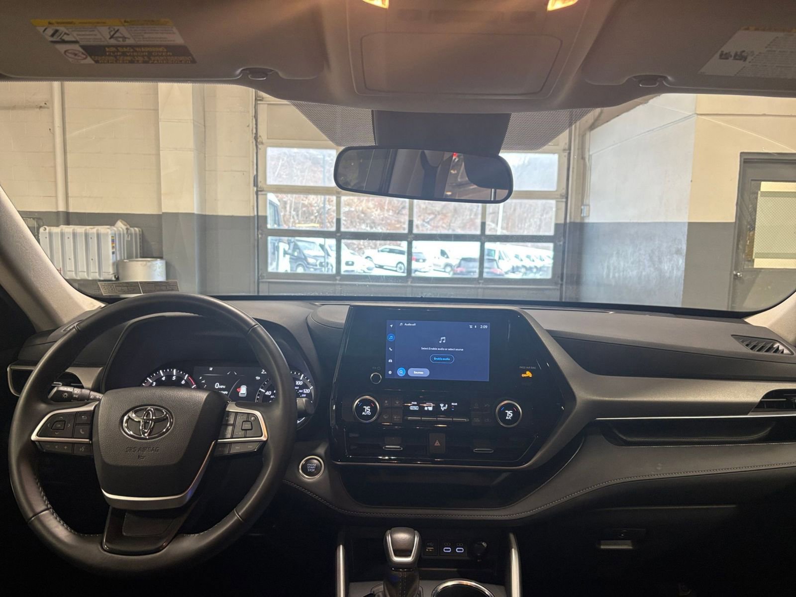 Used 2025 Toyota Highlander LE image 36