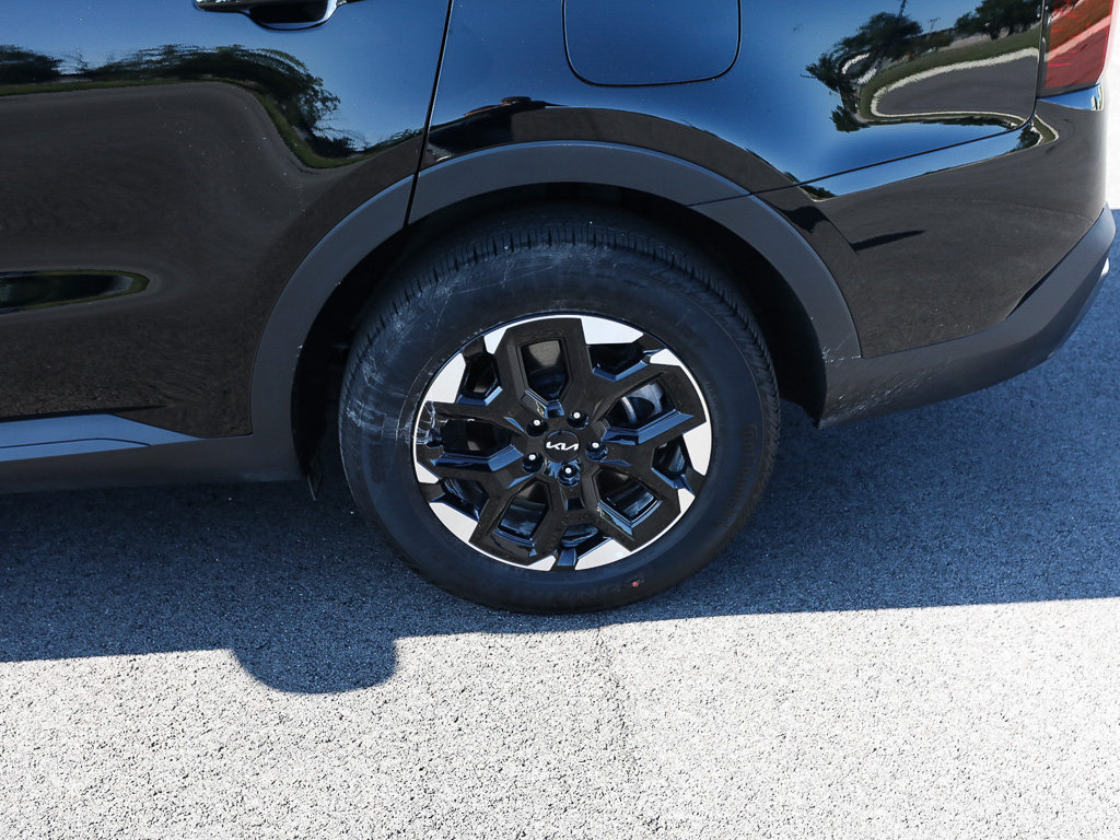 Certified 2025 Kia Sorento S w/ Panoramic Sunroof Package FWD image 4