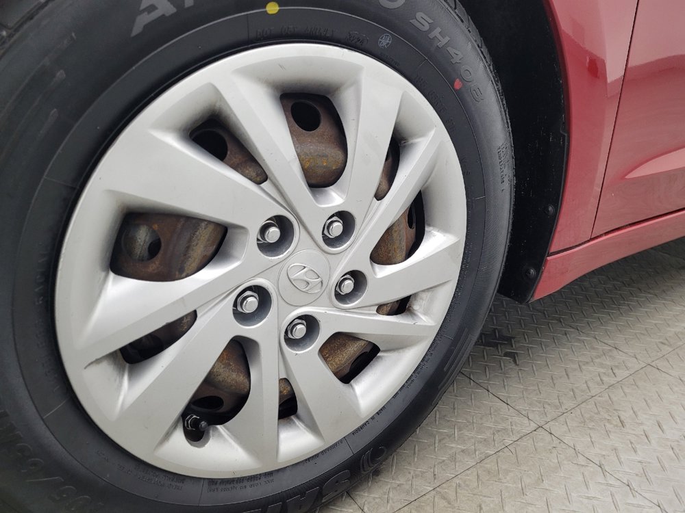 Used 2017 Hyundai Elantra SE image 31