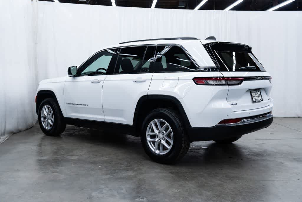 Used 2023 Jeep Grand Cherokee Laredo X AWD/4WD image 4