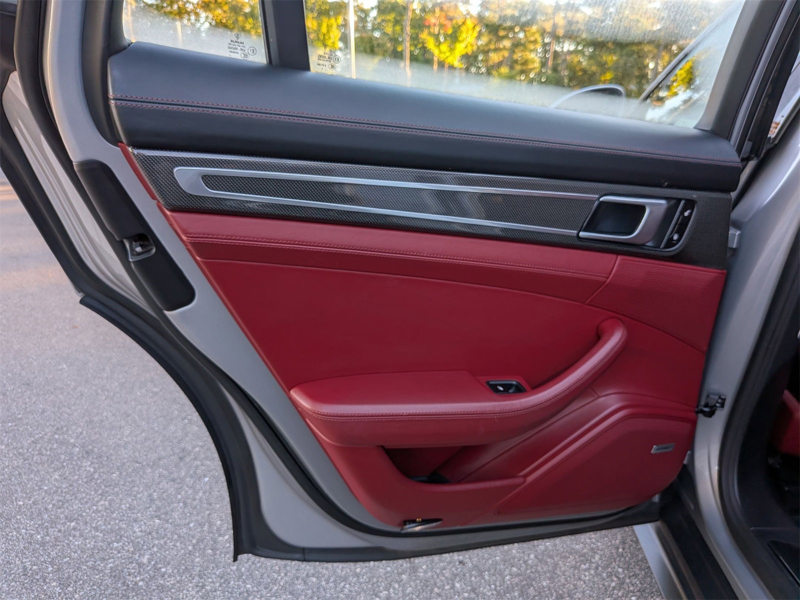 Used 2018 Porsche Panamera image 27