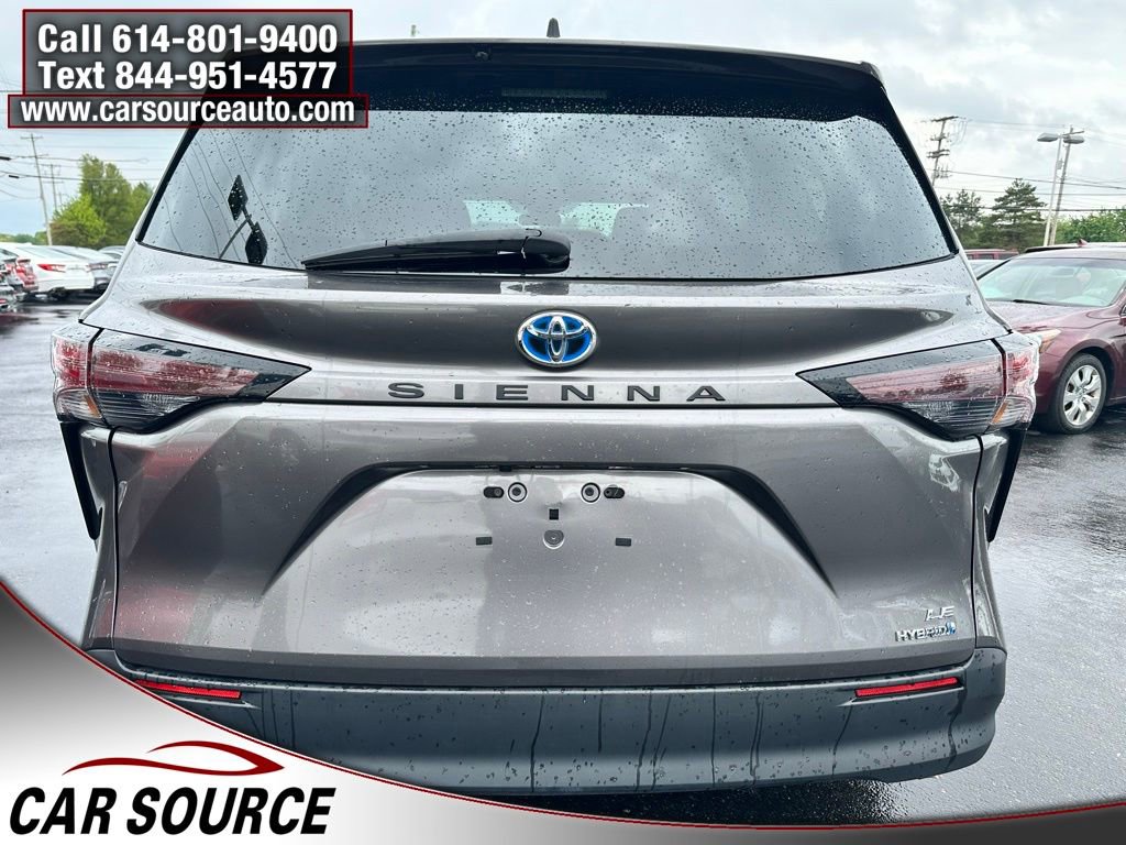Used 2024 Toyota Sienna LE FWD image 5
