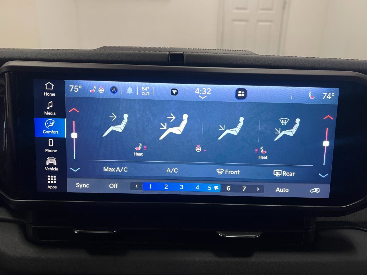 Used 2025 Jeep Wrangler Unlimited Sahara image 43