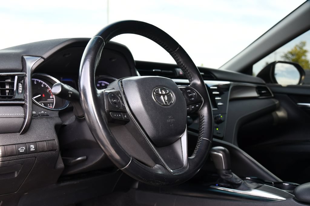 Used 2019 Toyota Camry SE FWD image 13