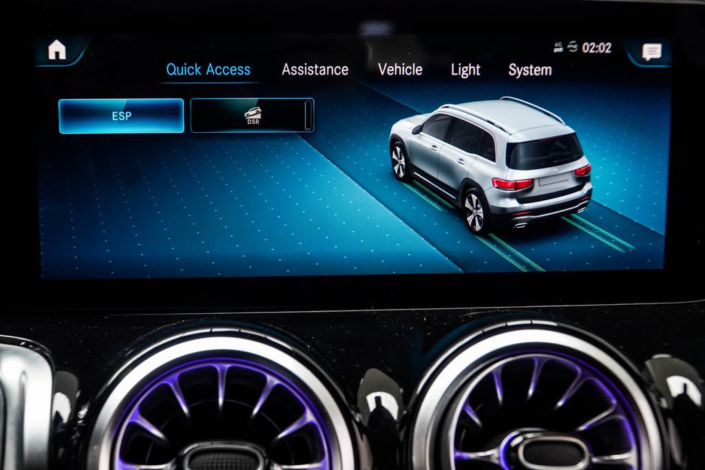Used 2022 Mercedes-Benz GLB 250 4MATIC w/ Premium Package Lite image 28