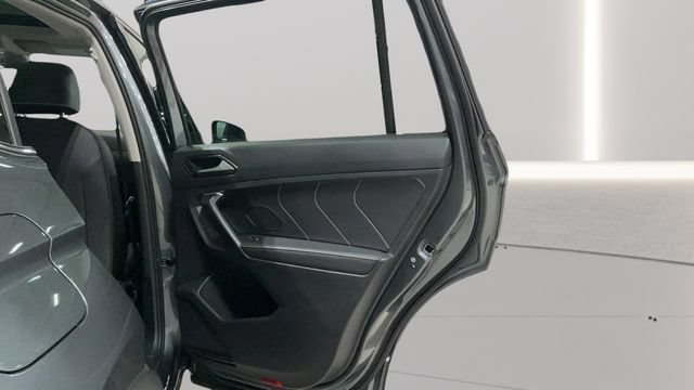 Used 2024 Volkswagen Tiguan SE w/ Panoramic Sunroof Package AWD/4WD image 33