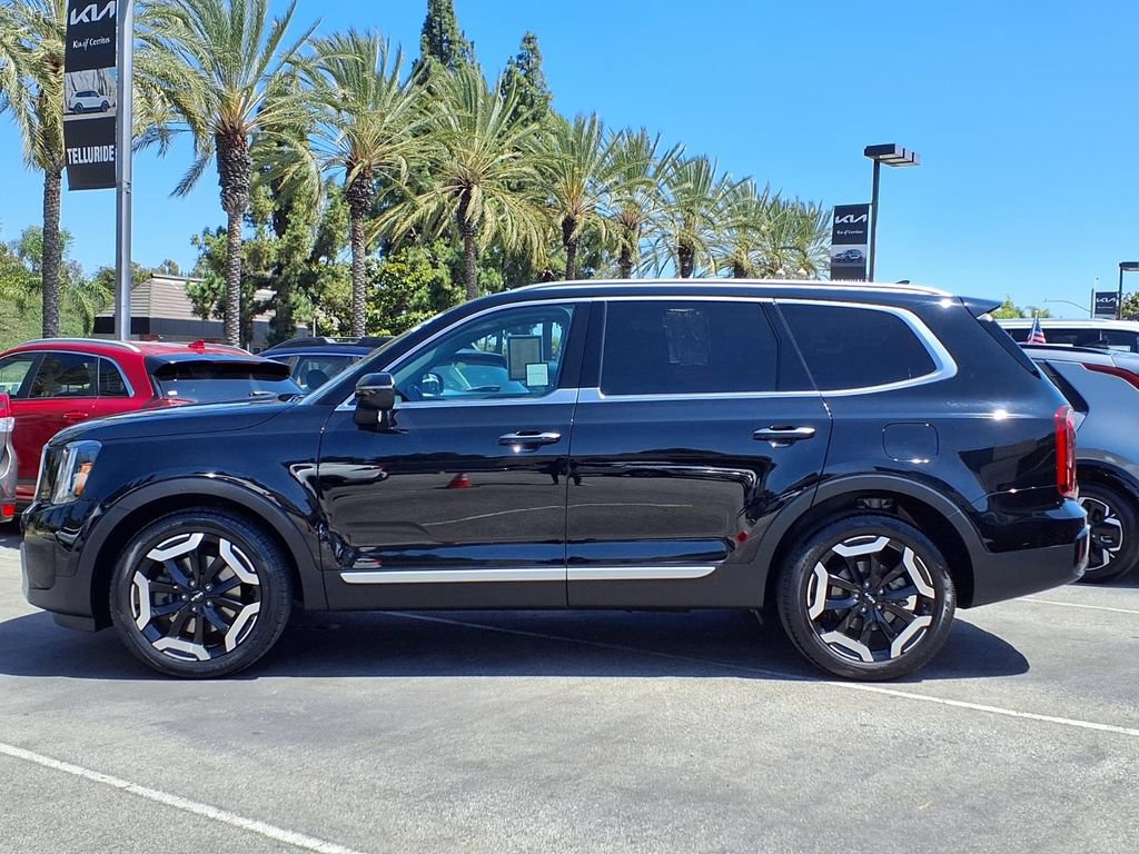 Certified 2023 Kia Telluride S w/ S Sunroof Package AWD/4WD image 2