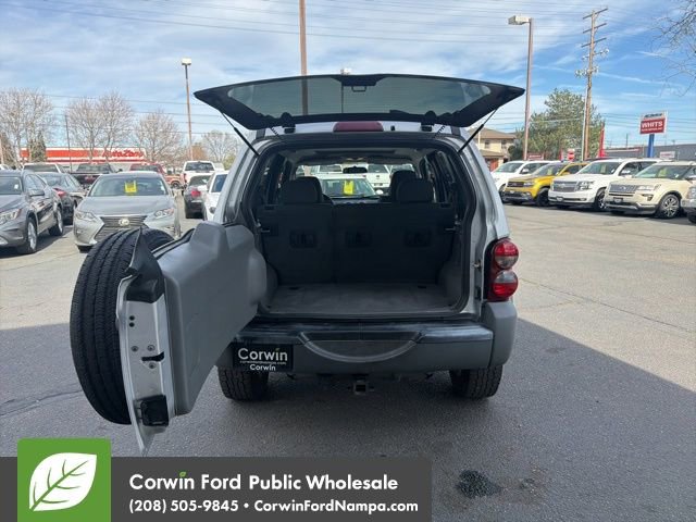 Used 2005 Jeep Liberty Sport AWD/4WD image 30