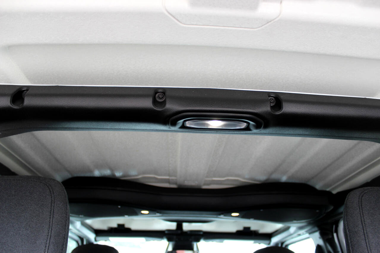 Used 2025 Jeep Wrangler Sahara image 19