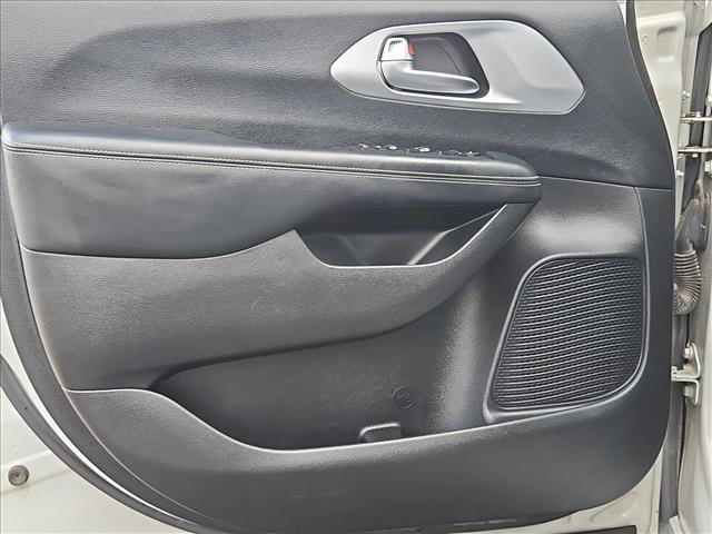 Used 2021 Chrysler Pacifica Touring FWD image 10