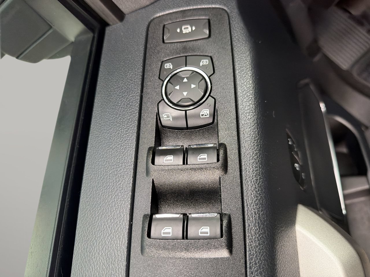 Used 2022 Ford F250 Lariat w/ Tremor Off-Road Package AWD/4WD image 16