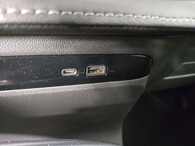 Used 2025 Buick Enclave Preferred w/ Power Package image 28