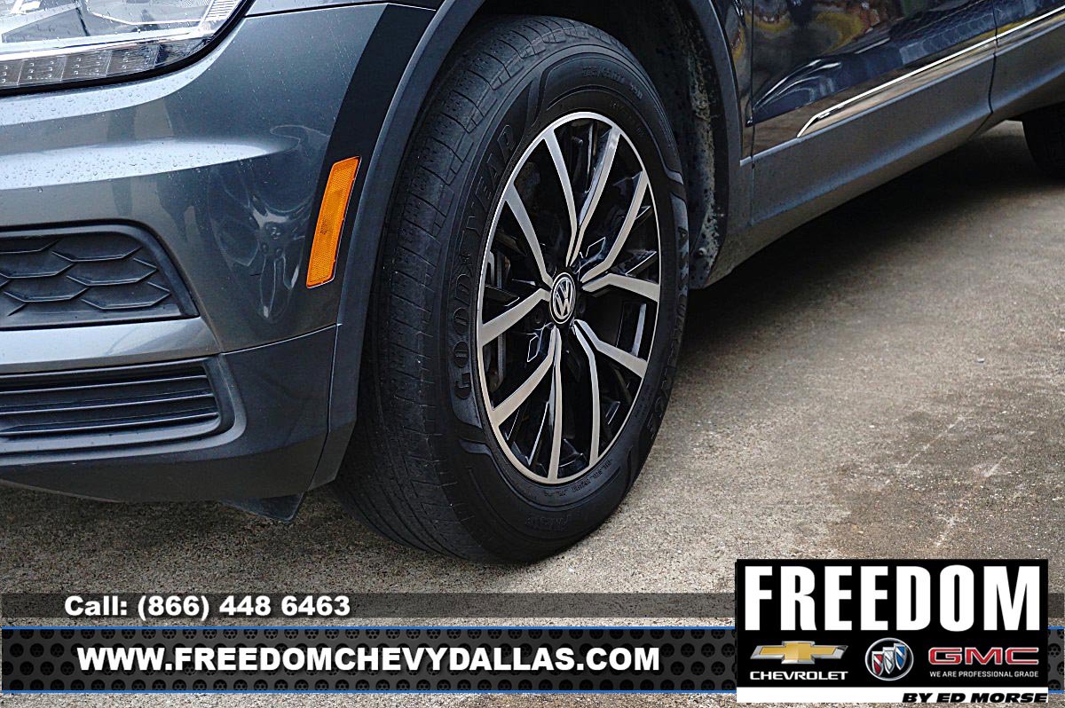 Used 2021 Volkswagen Tiguan SE w/ Panoramic Sunroof Package FWD image 10