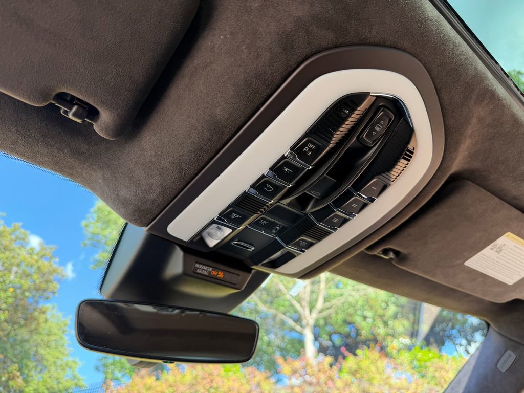 Used 2020 Porsche Macan Turbo AWD/4WD image 33