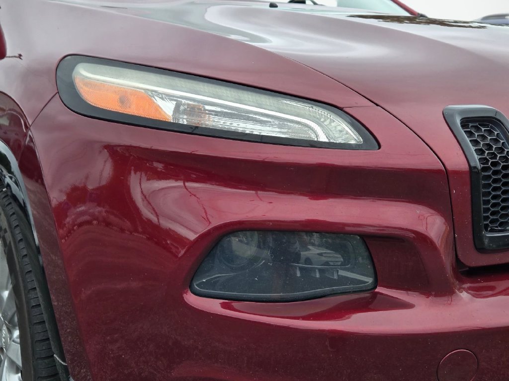Used 2018 Jeep Cherokee Latitude FWD image 2