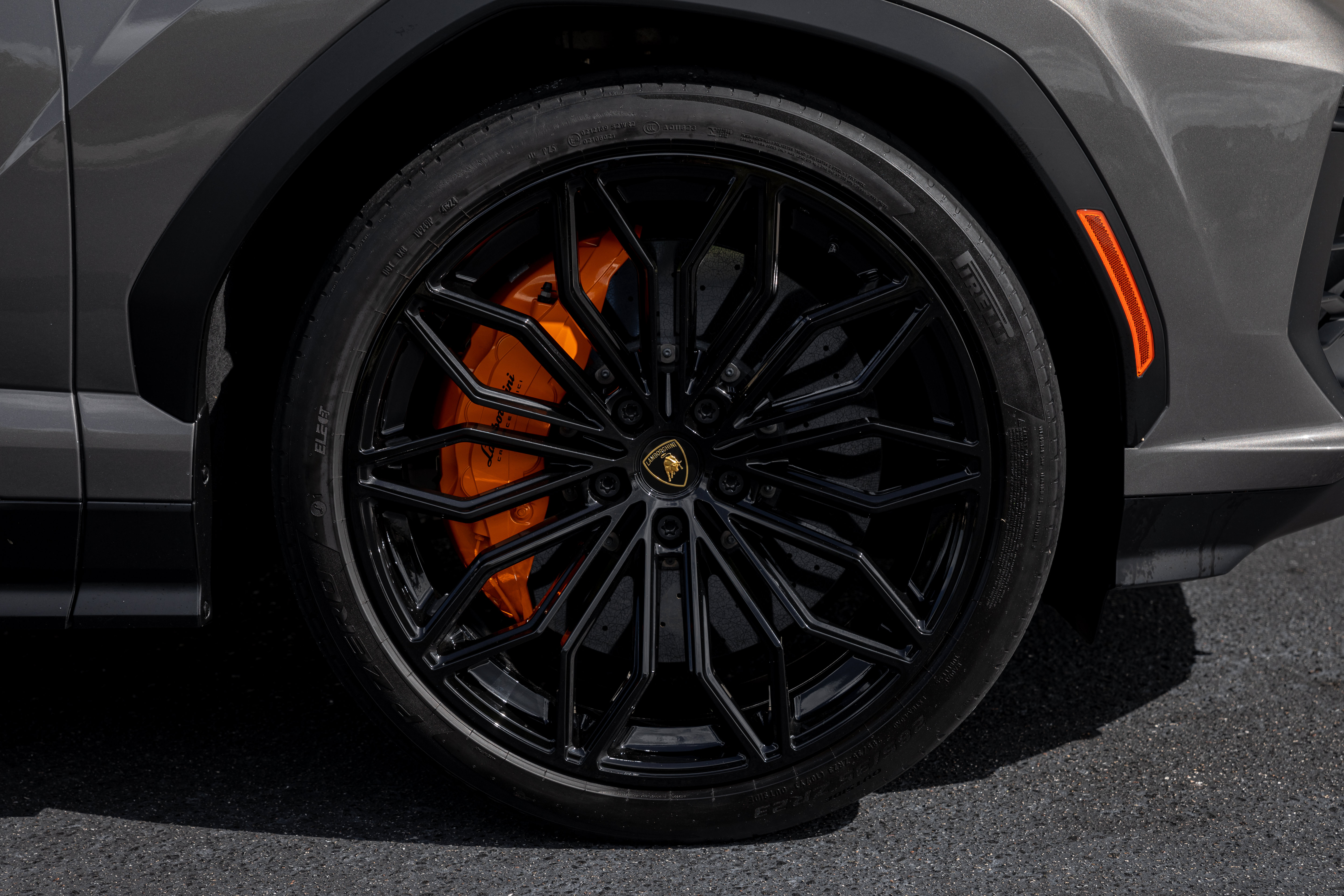 Used 2025 Lamborghini Urus Performante AWD/4WD image 37