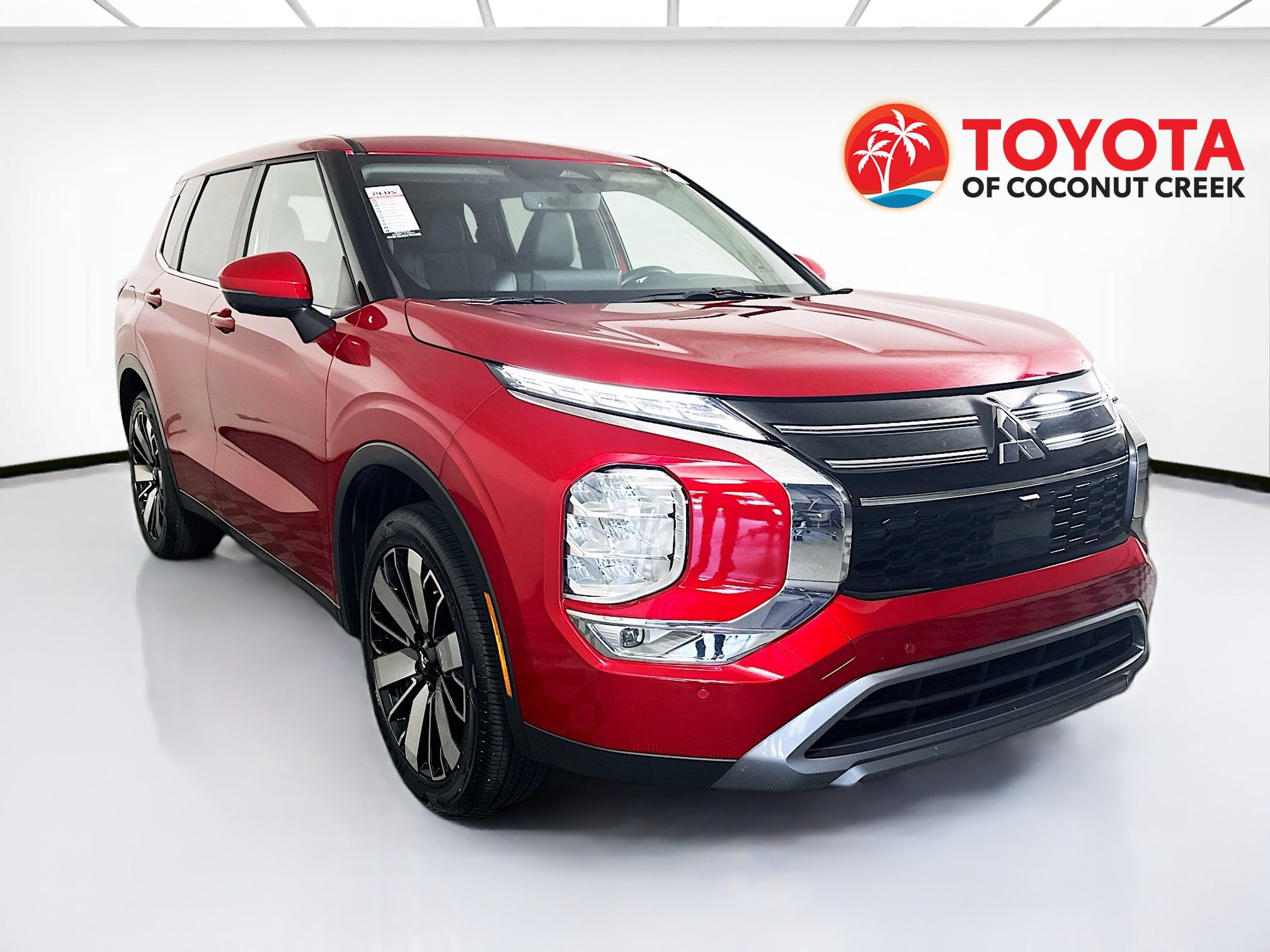 Used 2025 Mitsubishi Outlander SE FWD image 1
