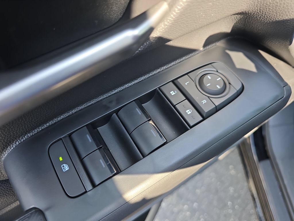 Used 2025 Toyota Tacoma TRD Off-Road AWD/4WD image 29