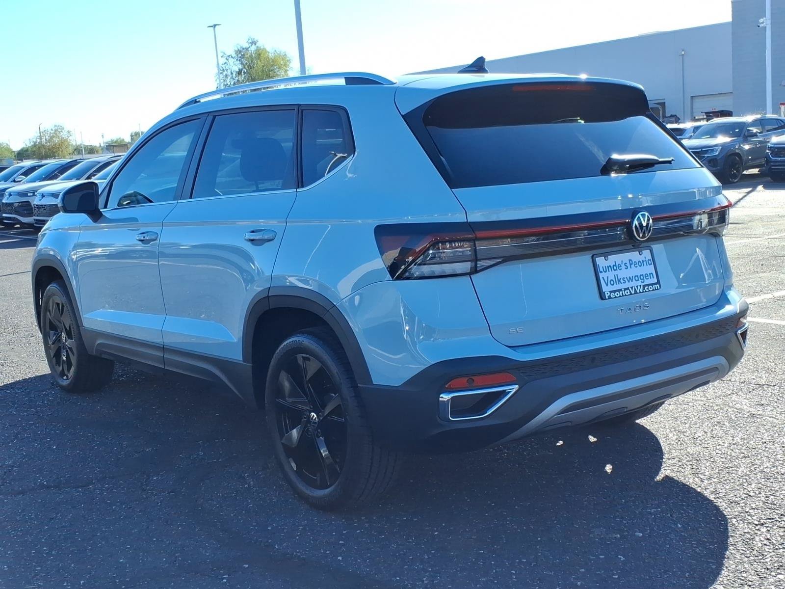 New 2026 Volkswagen Taos SE FWD image 3