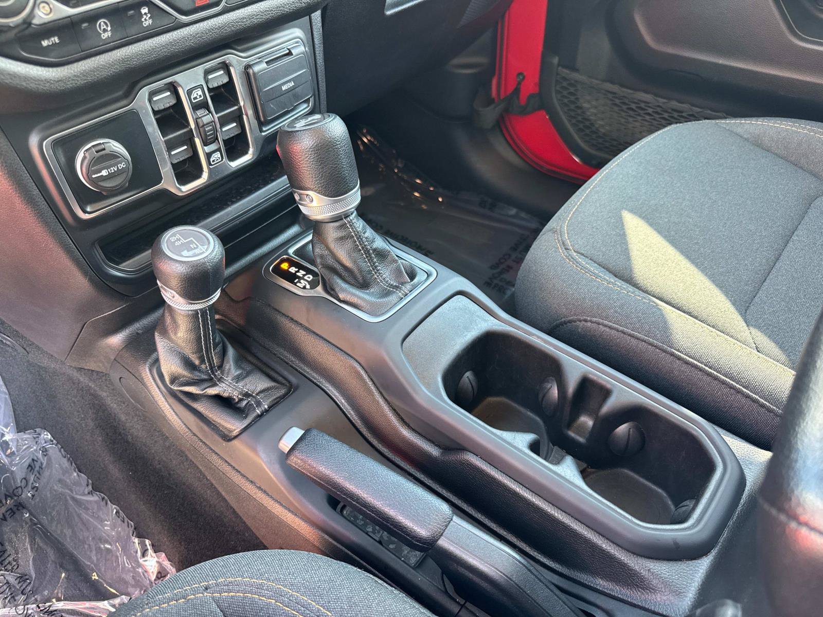 Used 2024 Jeep Wrangler Unlimited Sport AWD/4WD image 25