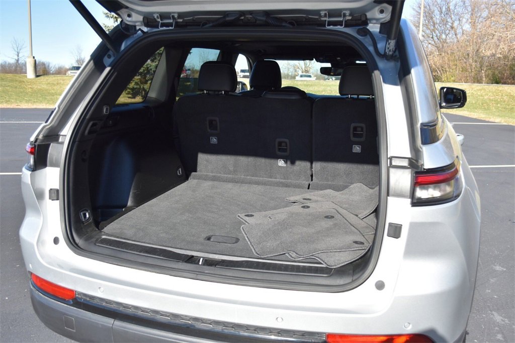 Used 2024 Jeep Grand Cherokee Altitude image 35