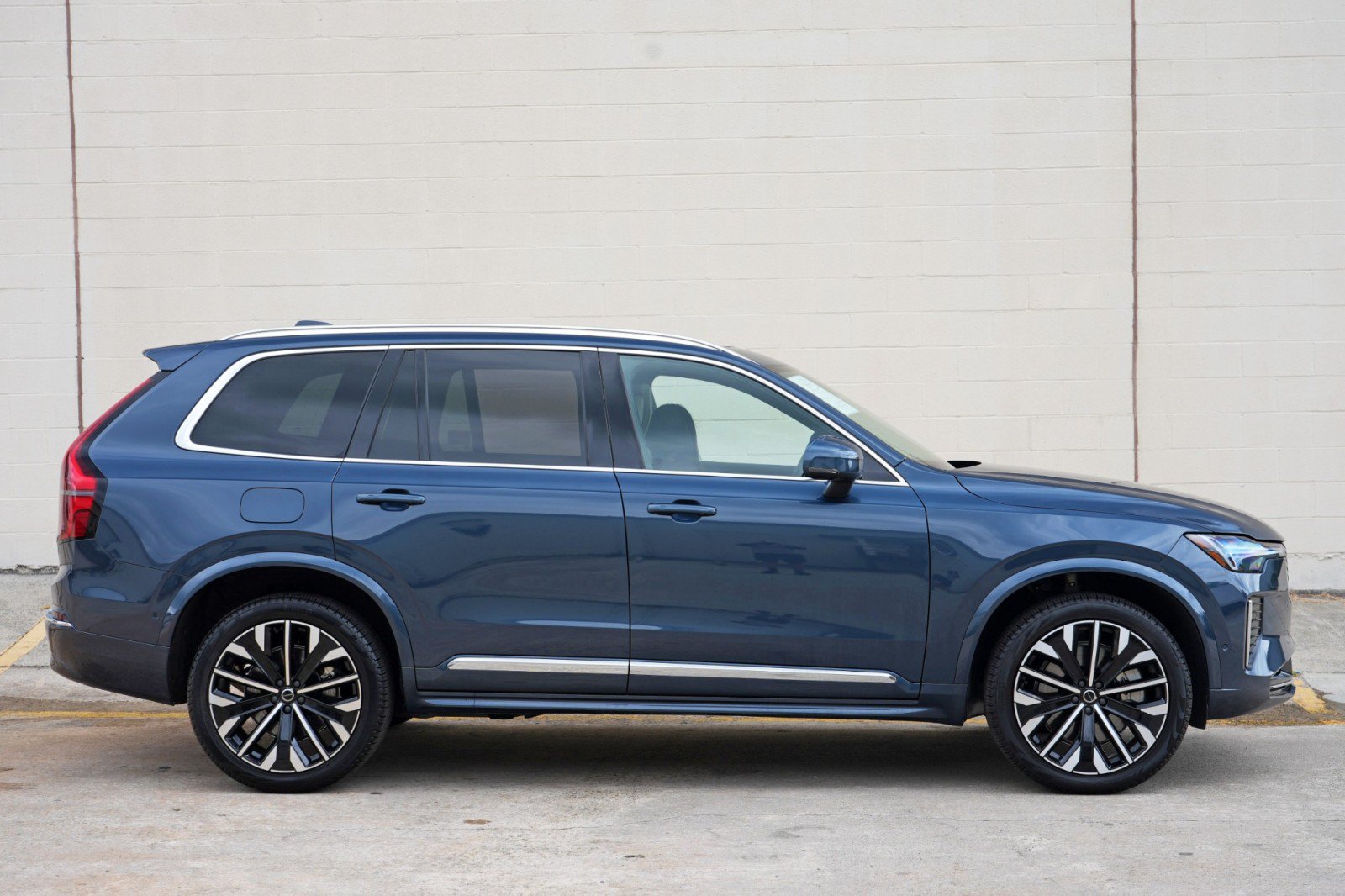 Used 2025 Volvo XC90 T8 Plus w/ Protection Package Premier AWD/4WD image 59