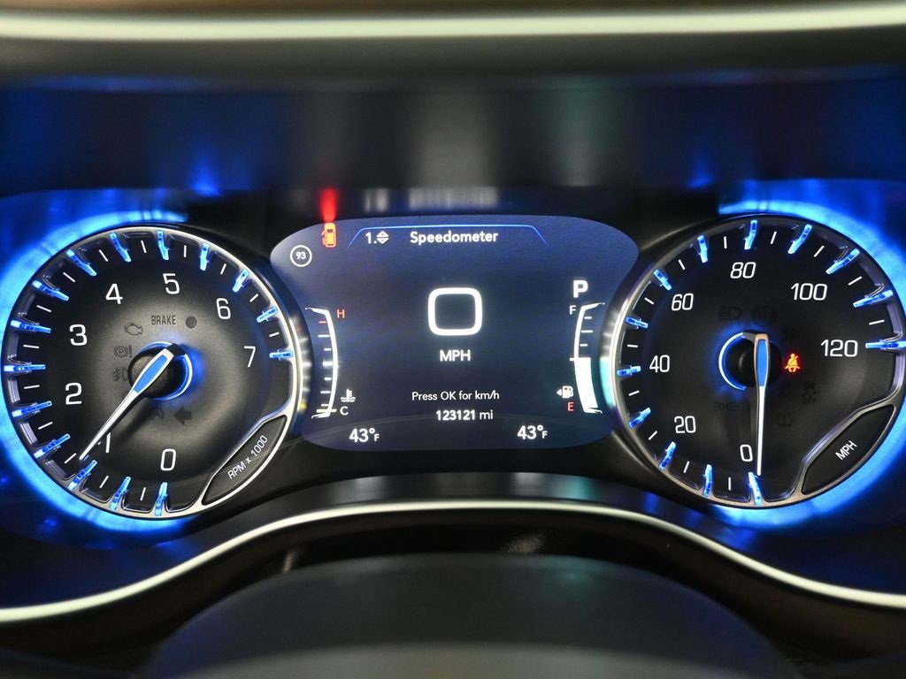 Used 2017 Chrysler Pacifica Touring-L Plus image 17