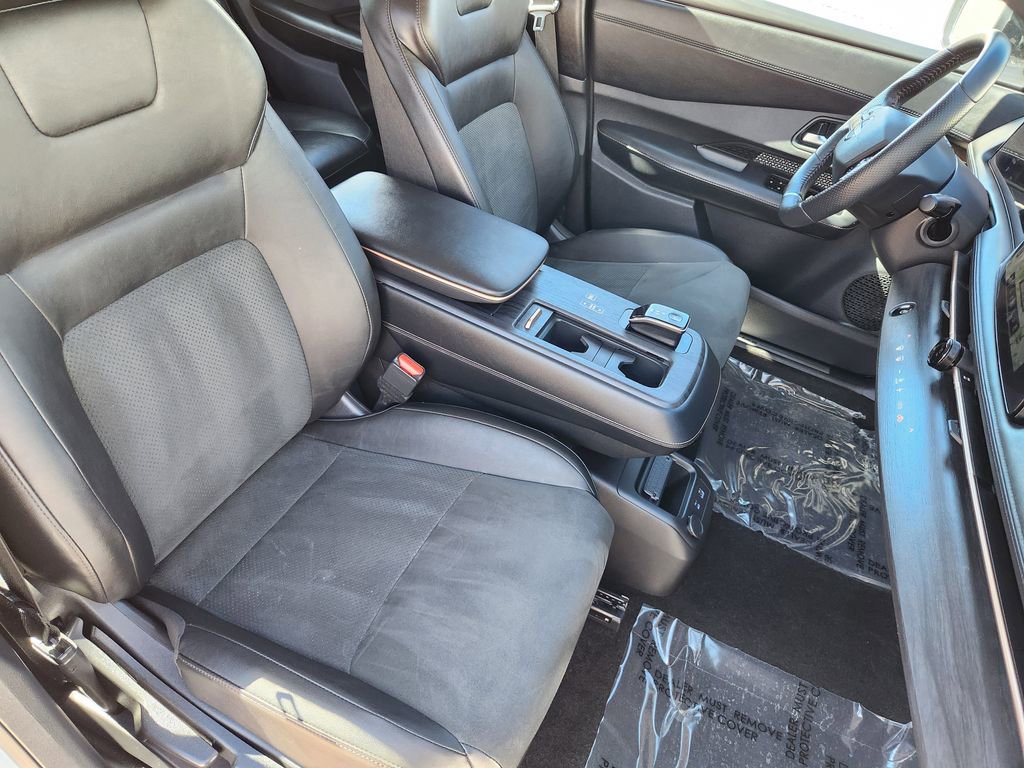Used 2023 Nissan Ariya AWD image 11