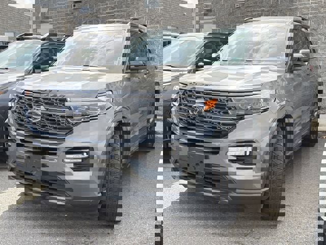 Used 2023 Ford Explorer XLT w/ Equipment Group 202A image 3