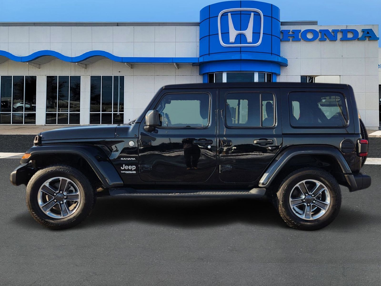 Used 2021 Jeep Wrangler Unlimited Sahara video 3