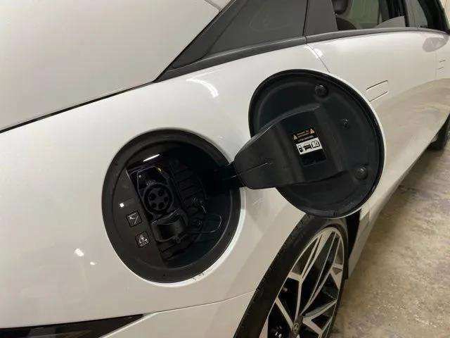 Used 2025 Hyundai Ioniq 6 SEL RWD image 96