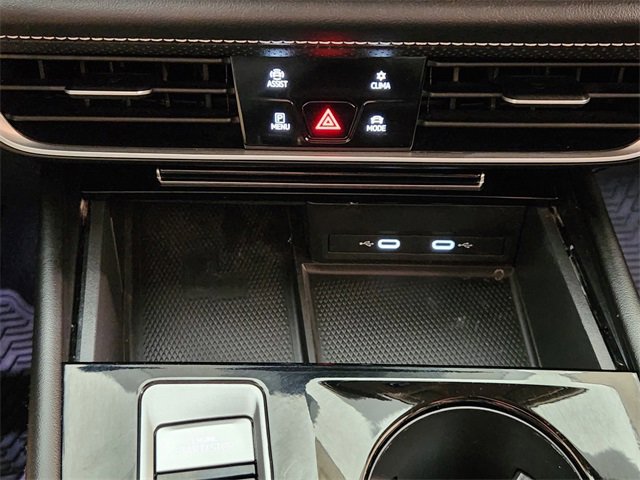 Used 2024 Volkswagen Atlas SE w/ Black Wheel Package image 18