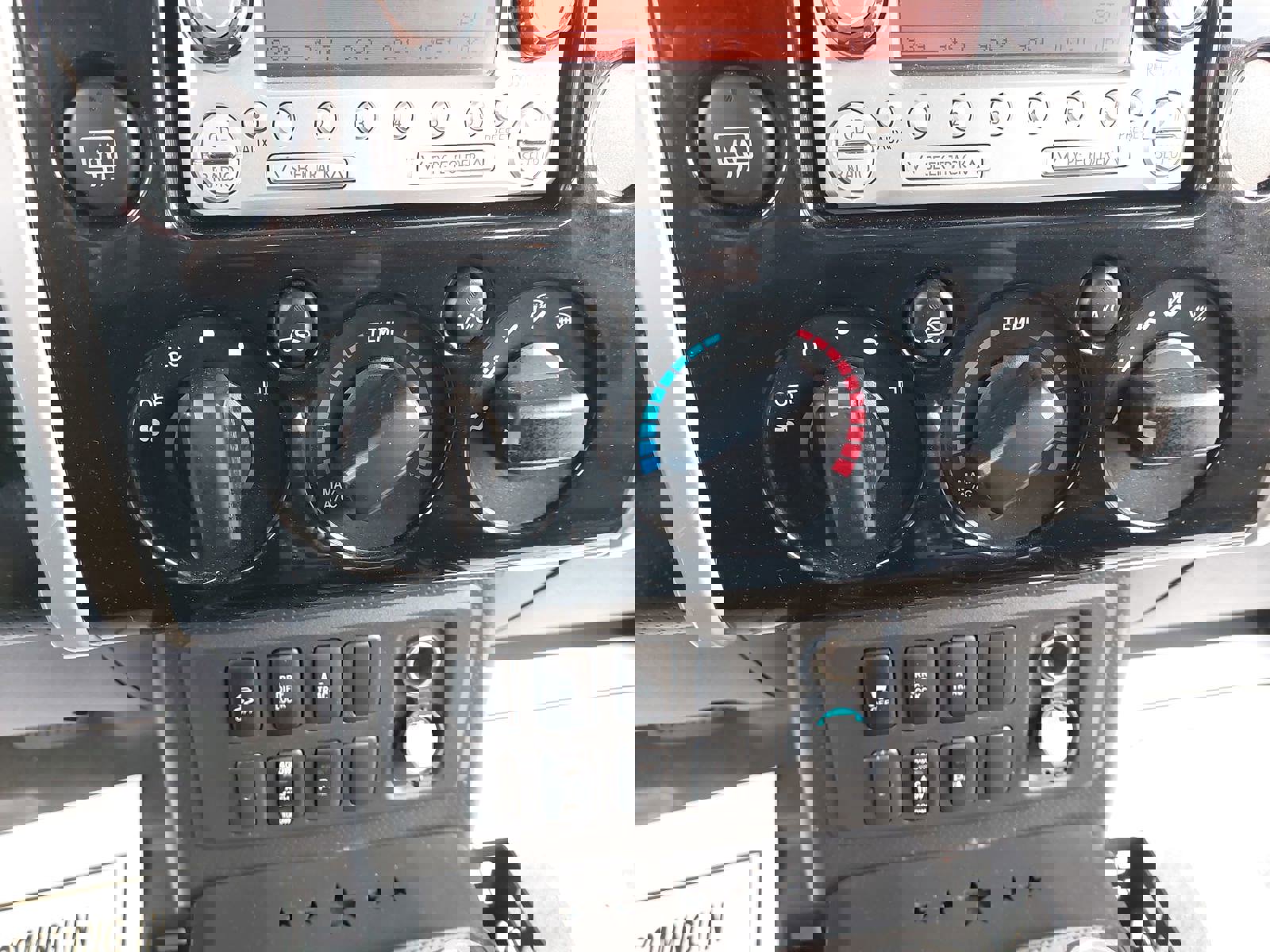 Used 2012 Toyota FJ Cruiser 4WD image 21