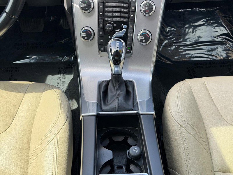 Used 2018 Volvo S60 T5 Dynamic w/ Vision Package image 15