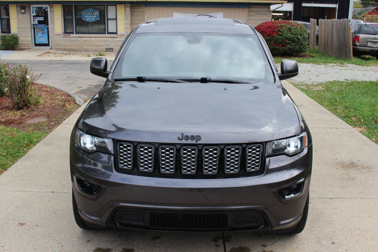 Used 2019 Jeep Grand Cherokee Altitude AWD/4WD image 4