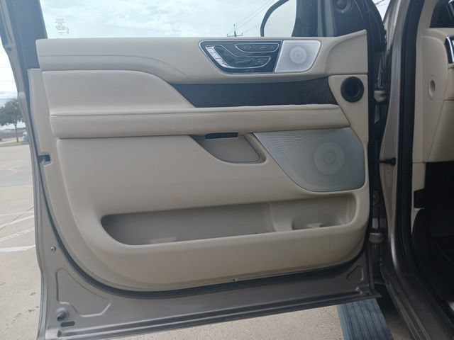 Used 2019 Lincoln Navigator L Reserve w/ Cargo Package AWD/4WD image 21