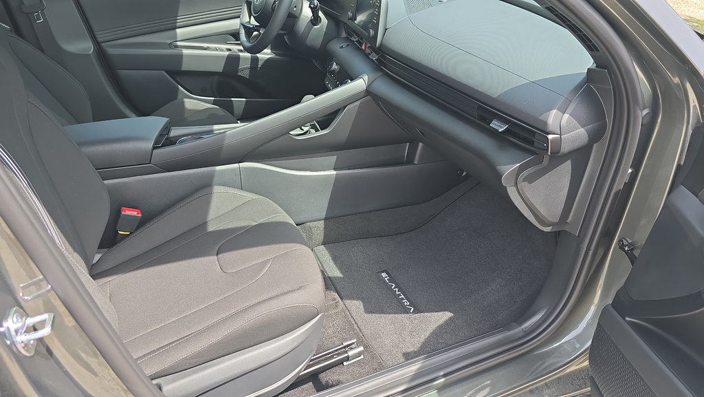 New 2026 Hyundai Elantra SEL Sport Premium FWD image 13