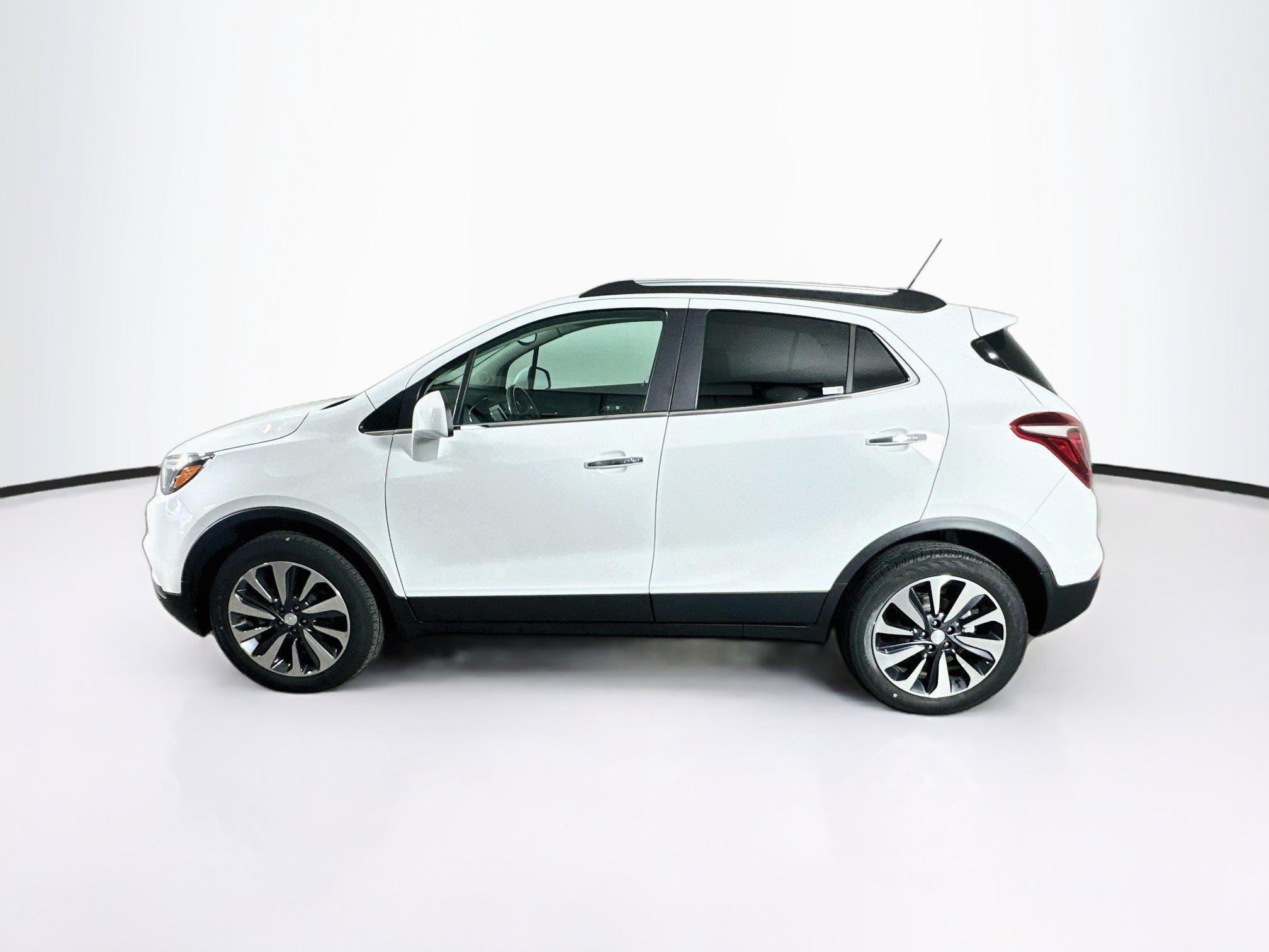 Used 2022 Buick Encore Preferred w/ Safety Package II AWD/4WD image 4