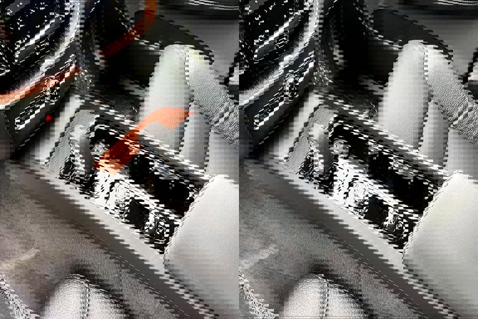 Certified 2024 Volvo XC60 B5 Plus w/ Protection Package Premier image 16