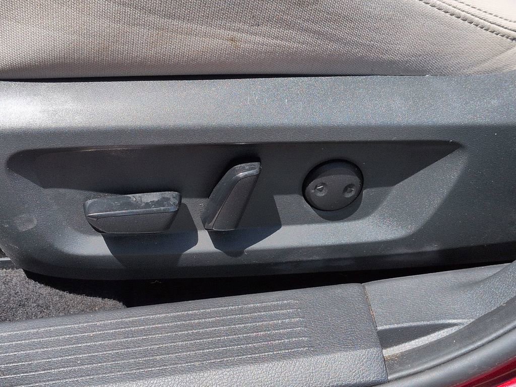 Used 2023 Nissan Rogue SV FWD image 16