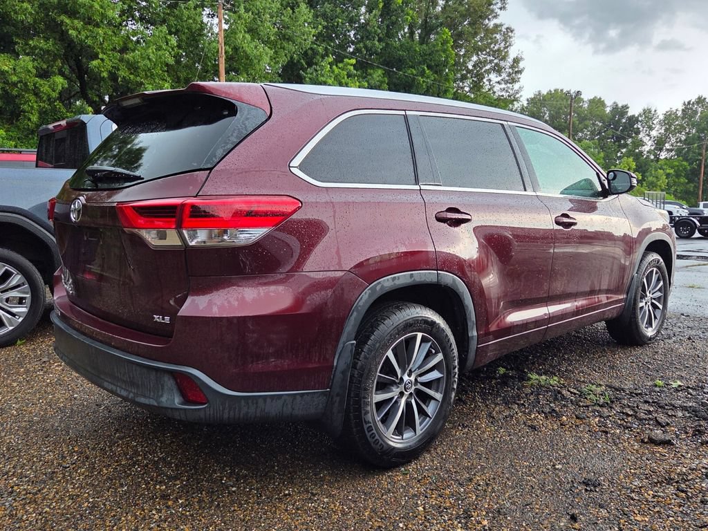 Used 2017 Toyota Highlander XLE FWD image 4