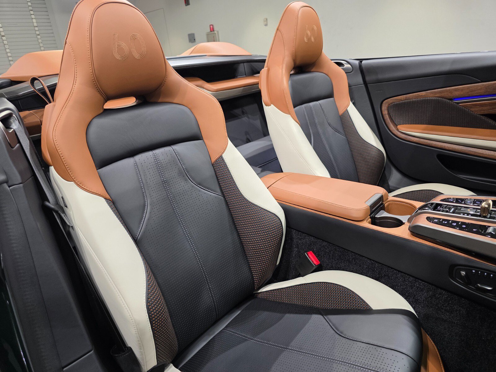 Used 2026 Aston Martin Vanquish 60th Anniversary Edition RWD image 24