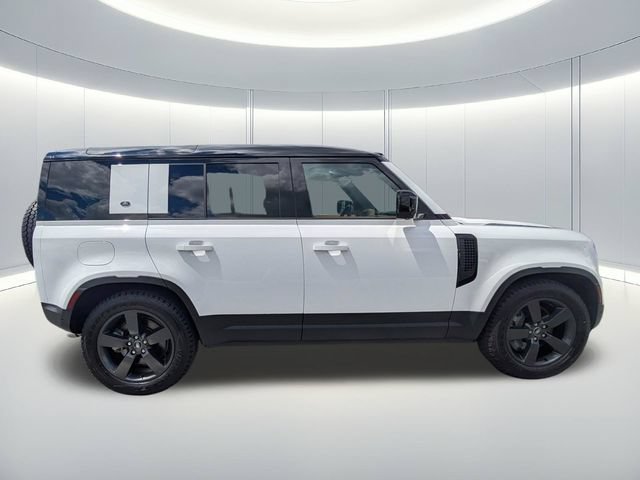 Used 2024 Land Rover Defender 110 SE AWD/4WD image 7